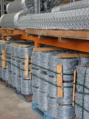 Barbed wire for fence